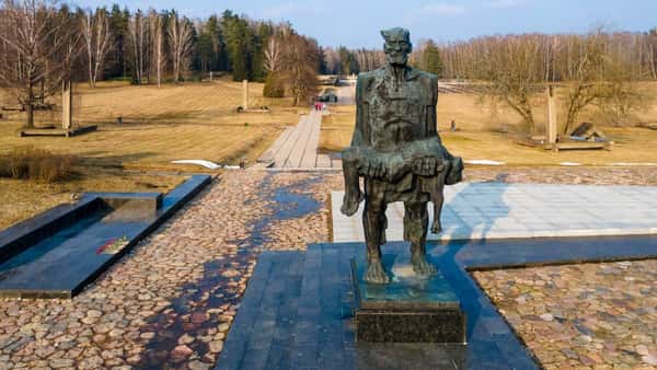 Хатынь и Курган Славы: групповая экскурсия из Минска