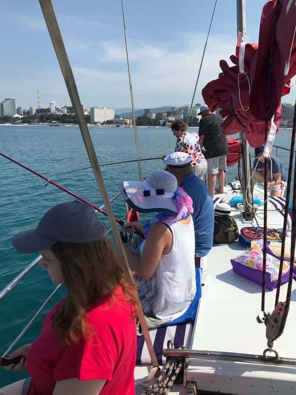 3-часовая морская рыбалка в Сочи в составе группы