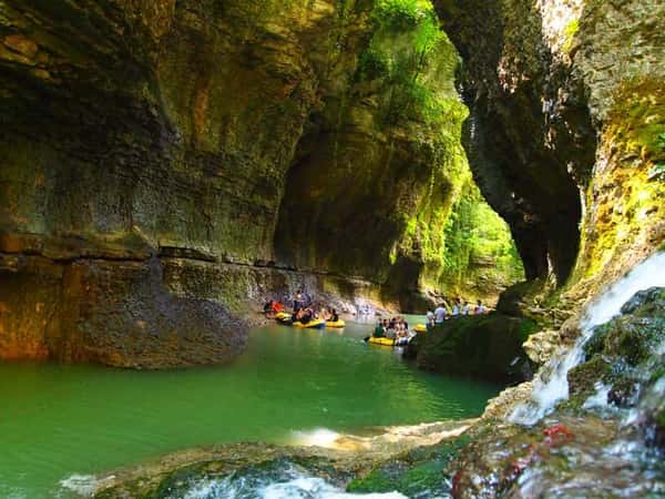 Путешествие в каньон Мартвили и пещеру Прометея из Кобулети
