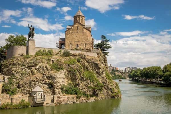 Старый Тбилиси: пешая экскурсия, прогулка на катере и грузинское вино