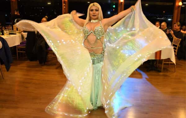 Вечерний 3-часовой круиз по Босфору с включенным ужином и трансфером