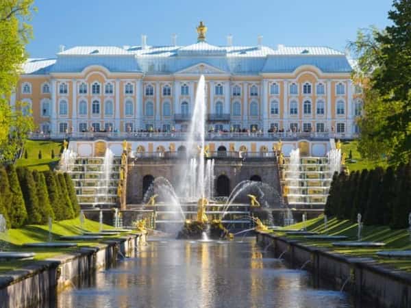Экскурсия в Петергоф с посещением Большого дворца в мини-группе (билеты включены)