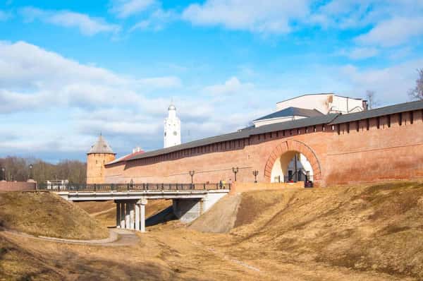 Самостоятельная экскурсия Новгородский Детинец: Кремль в Великом Новгороде