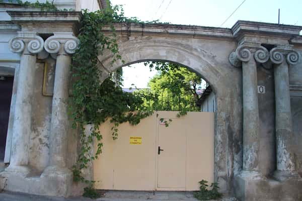 По Богом Данной: историческая экскурсия по Феодосии