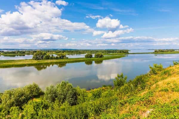 Речная прогулка по реке Волге с экскурсоводом