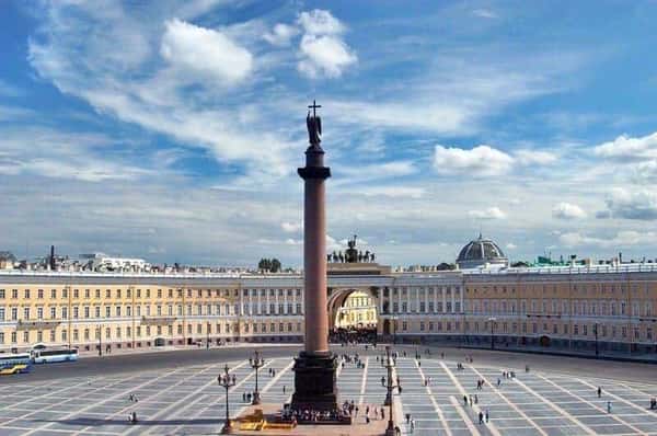 Осмотреть залы Зимнего дворца