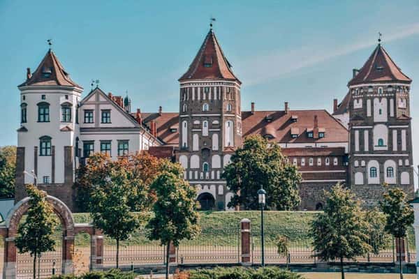 Трансфер в Лидский, Несвижский, Мирский замки в одной поездке из Гродно
