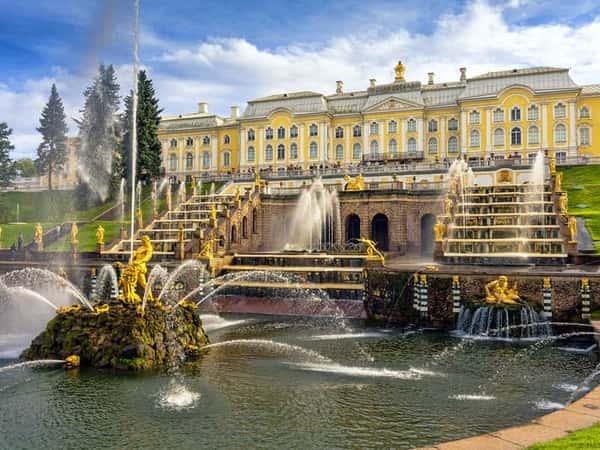 Петергоф и Кронштадт: два города за один день