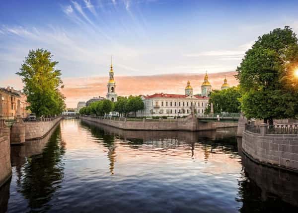 Львы стерегут Санкт-Петербург