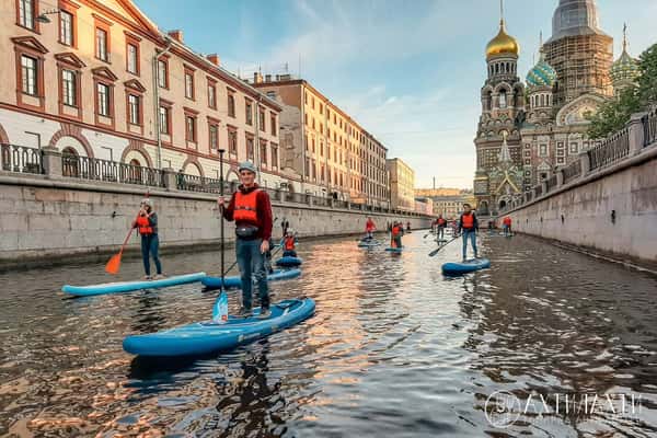 Прогулка на SUP-доске по историческому центру Петербурга