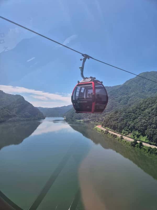 Один день в городе среди гор: самая длинная канатная дорога и храм у озера