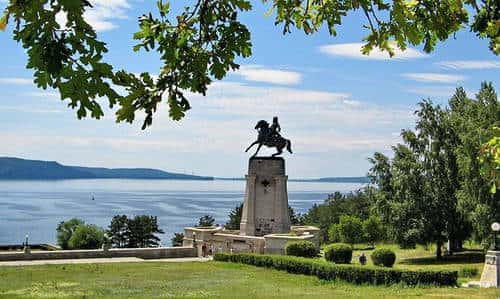 Тольятти: от советских дворцов до неоготического замка