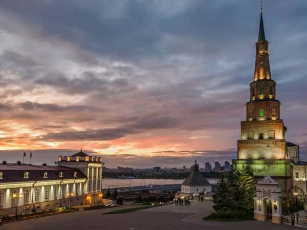 Вечерняя поездка по сверкающей Казани