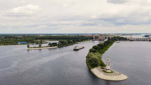 Прогулка по Рыбинскому водохранилищу на катере