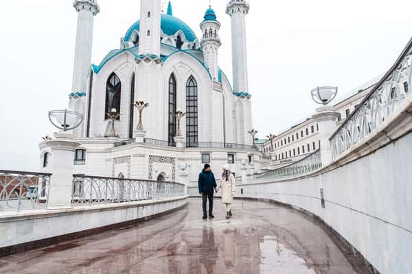 Дружеская фотопрогулка с подарками