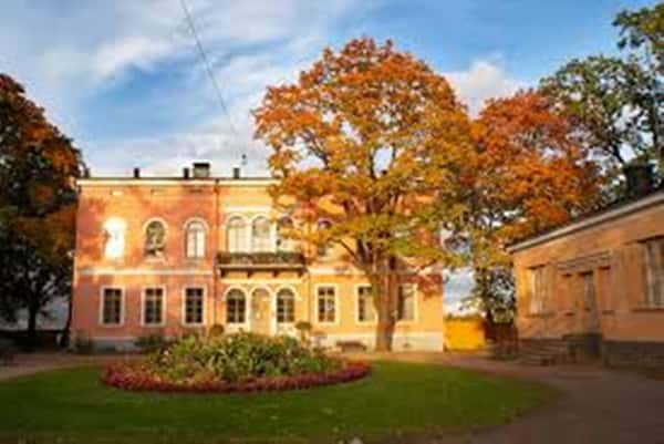 Добрая фея Хельсинки, фрейлина императрицы, женщина-загадка