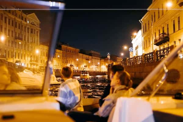 Ночная прогулка на катере к разводным мостам