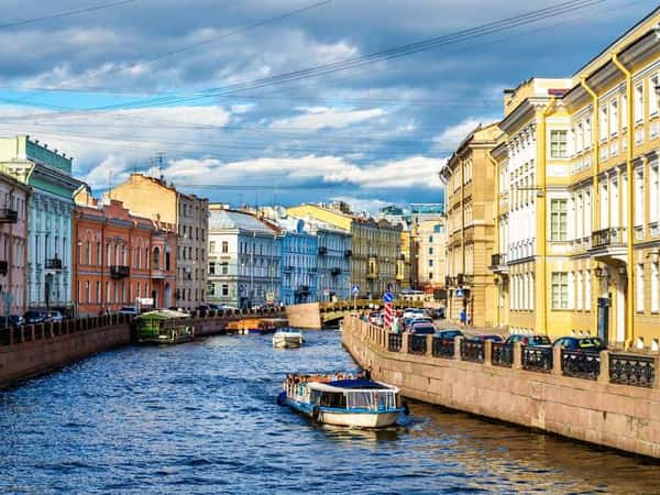 На моторном катере - по рекам и каналам Петербурга