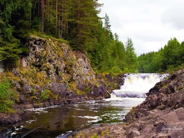 «Поет Кивач в бору сосновом»: путешествие к главному водопаду Карелии