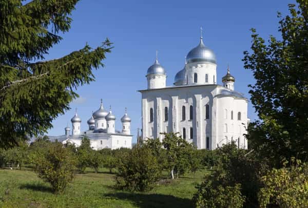 Хутынский и Юрьев монастыри - древние святыни Великого Новгорода