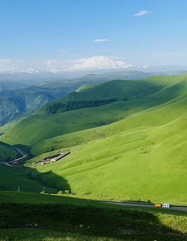 Вид на Эльбрус с Долины роз