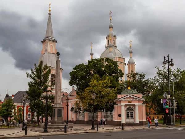 Десять святынь Петербурга