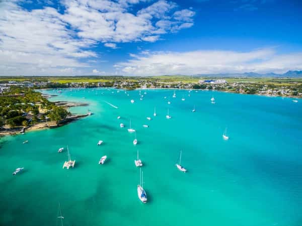 На яхте по побережью Маврикия: пляжный отдых и знаковые локации