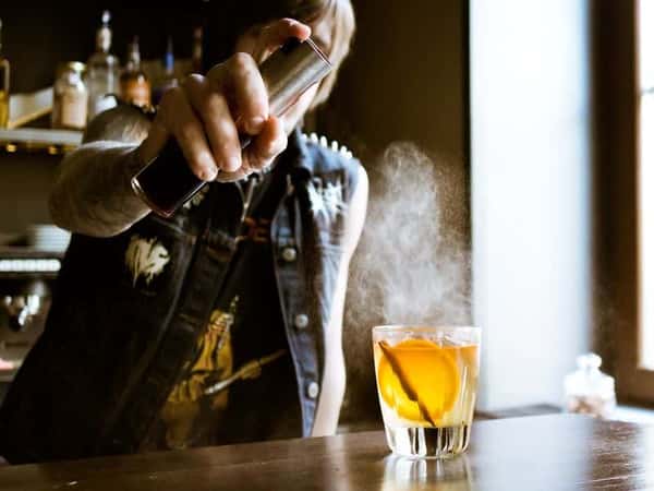 Тур по необычным барам Парижа