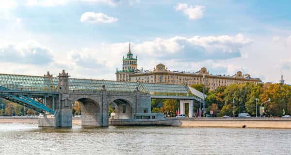 Речная обзорная прогулка с гидом от причала «Зарядье»
