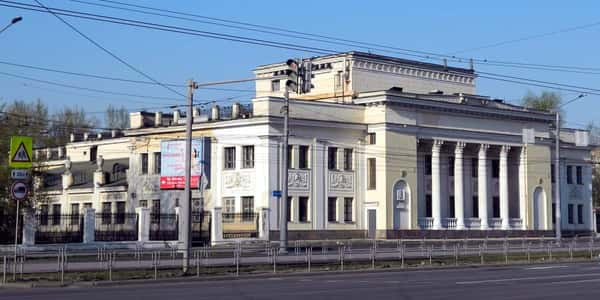 «Двенадцать стульев» и прогулка по соцгородку Челябинского тракторного завода