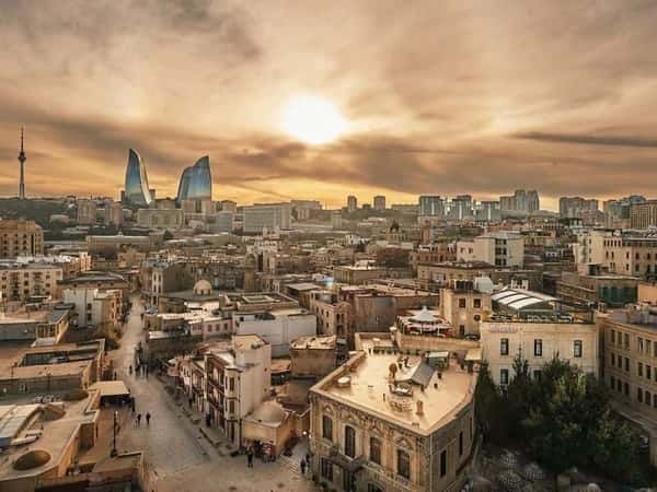 5 религий Баку. По улицам города - сквозь века