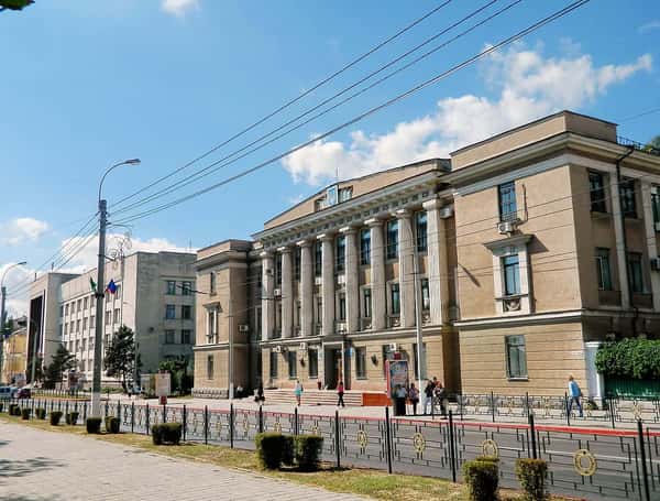 Крымский мост и город Керчь