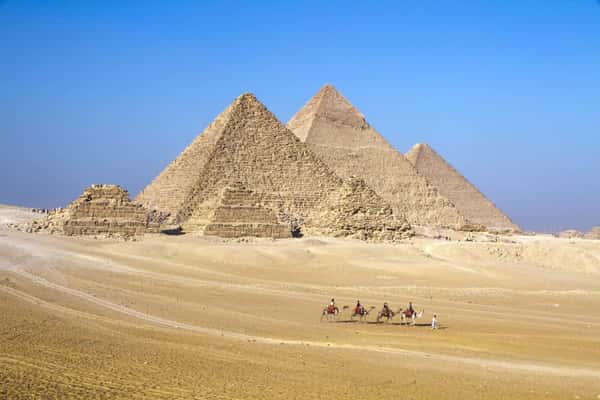 К великим пирамидам - на самолете из Шарм-эль-Шейха