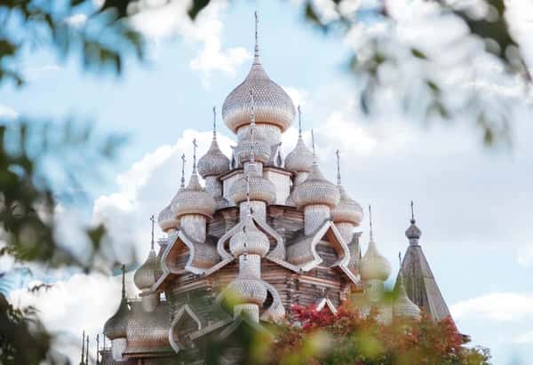 На поезде из Москвы в Карелию летом: 3 города, Кижи и парк «Рускеала»