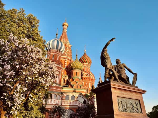 Путь к сердцу Москвы: Красная площадь и Никольская улица