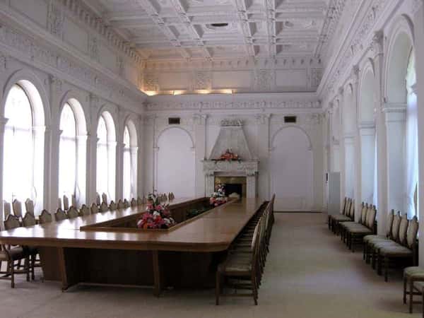 Автобусная экскурсия в Ялту, Ливадию и Никитский сад