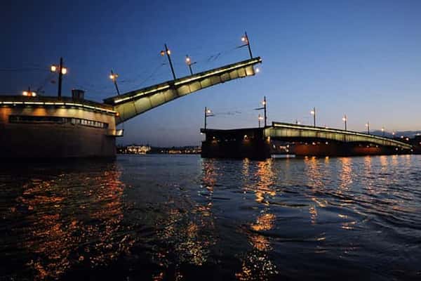 Ночной круиз «Истории разводных мостов»