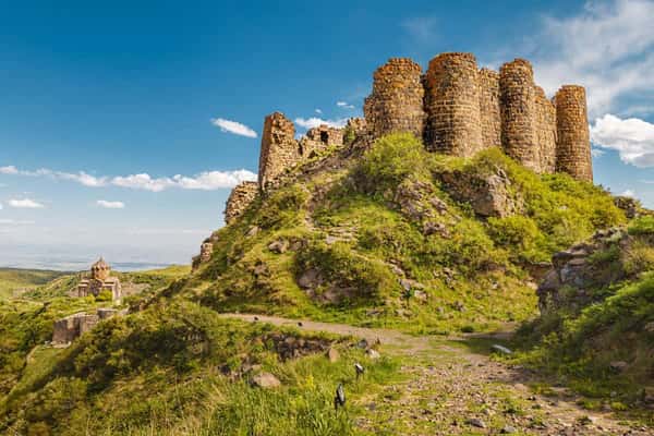 Гора Арагац в ожерелье древних памятников