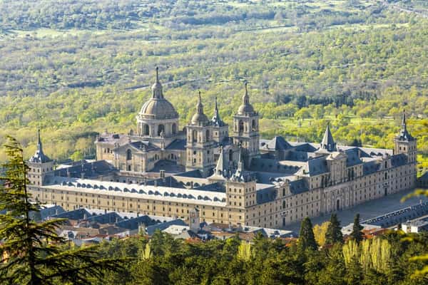 Из Мадрида - в монастырь Эскориал (на автобусе или арендованном транспорте)