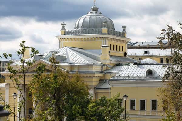 Залечь на дно в Москве: экскурсия по Ивановской горке и Хитровке с настойками