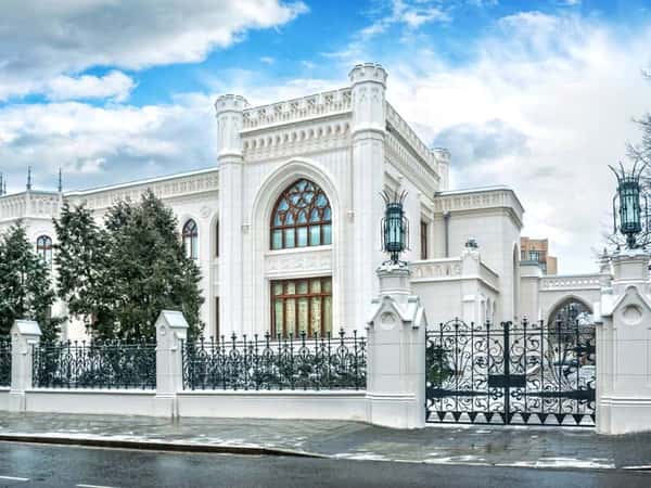 Патриаршие пруды: переплетение судеб