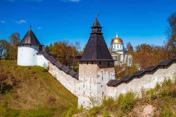 Старый Изборск и Печорский монастырь: из Пскова в мини-группе