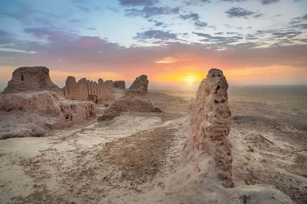 Древние крепости пустыни Кызылкум из Хивы