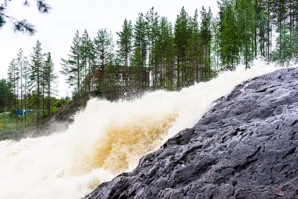 Водопад Кивач, вулкан Гирвас и Марцаильные воды на автомобиле