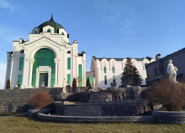 Винная дегустация в замке близ Еревана