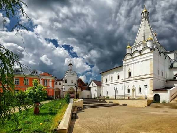 Серпухов из века в век: экскурсия на автомобиле