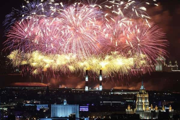 Салют Победы 9 мая на теплоходе-ресторане «Михаил Сеспель»