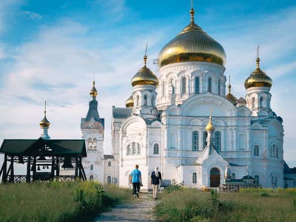 4в1: рассвет в Белогорском монастыре, Кунгурская пещера, скала Ермак и колокольня
