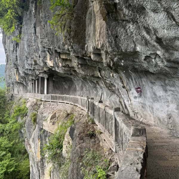 Однодневный тур Улан-Тяньшэн Саньцяо и Луншуйся глубокой щели