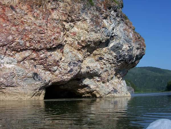 «Водопад Сага» на моторной лодке по национальному парку